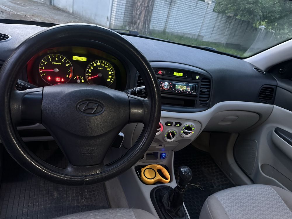Продам hyundai accent 1.4 газ -бензін