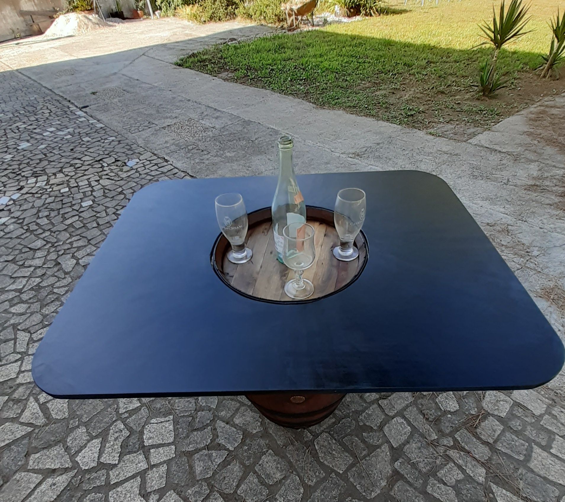 Mesa  Pipa Vintage com guarda Sol