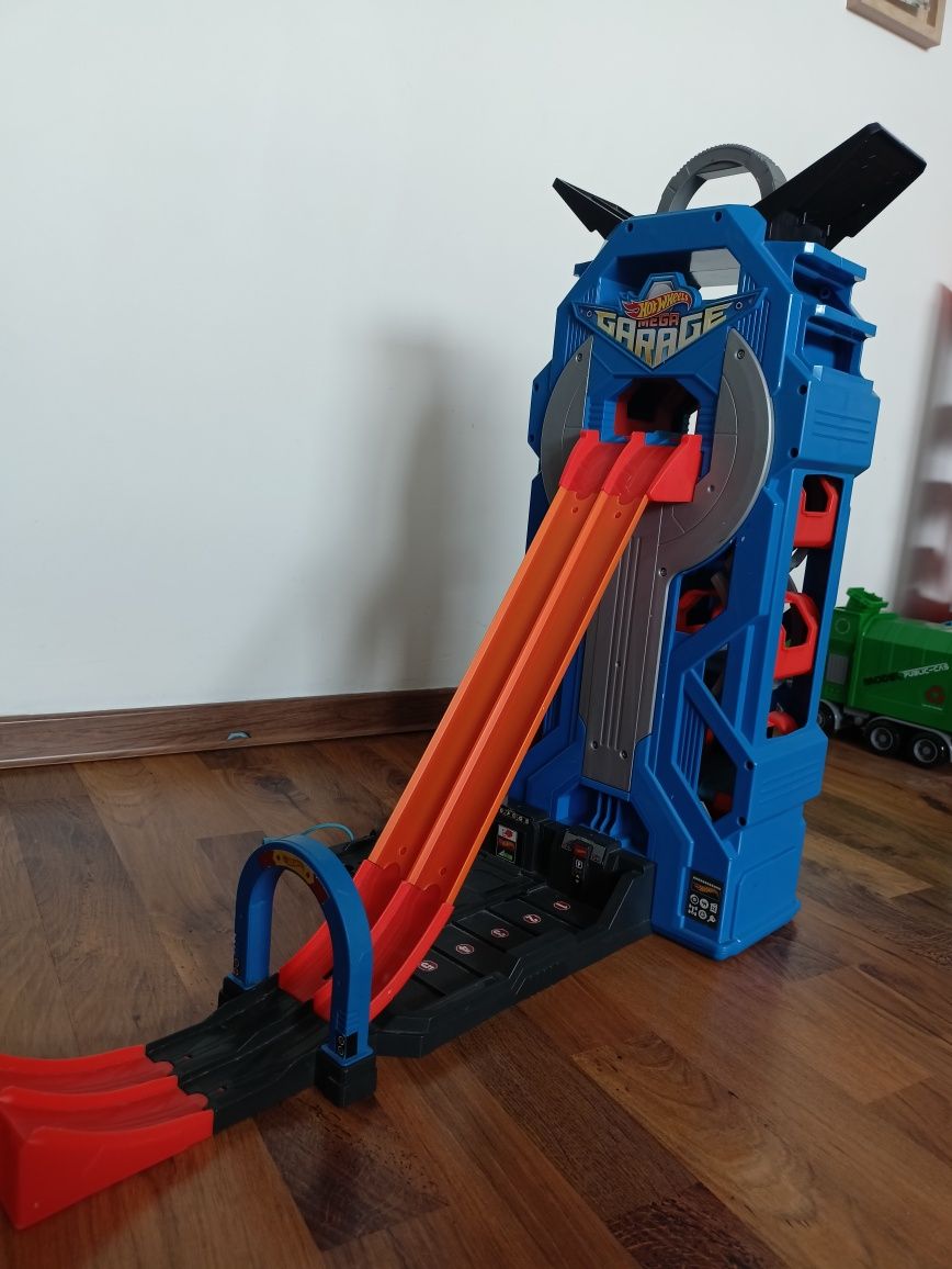 Hot Wheels Garaż Rajdowy City  FTB68