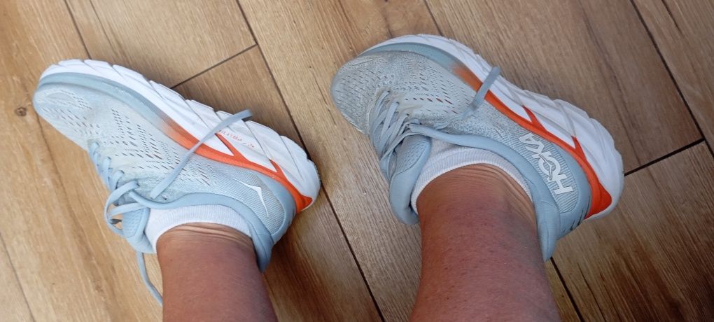 Buty Hoka clifton8 jak nowe 37.