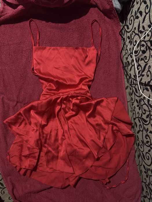 Плаття з вирізом