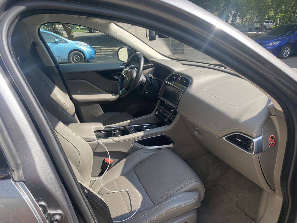 Продам Jaguar F-pace R-sport