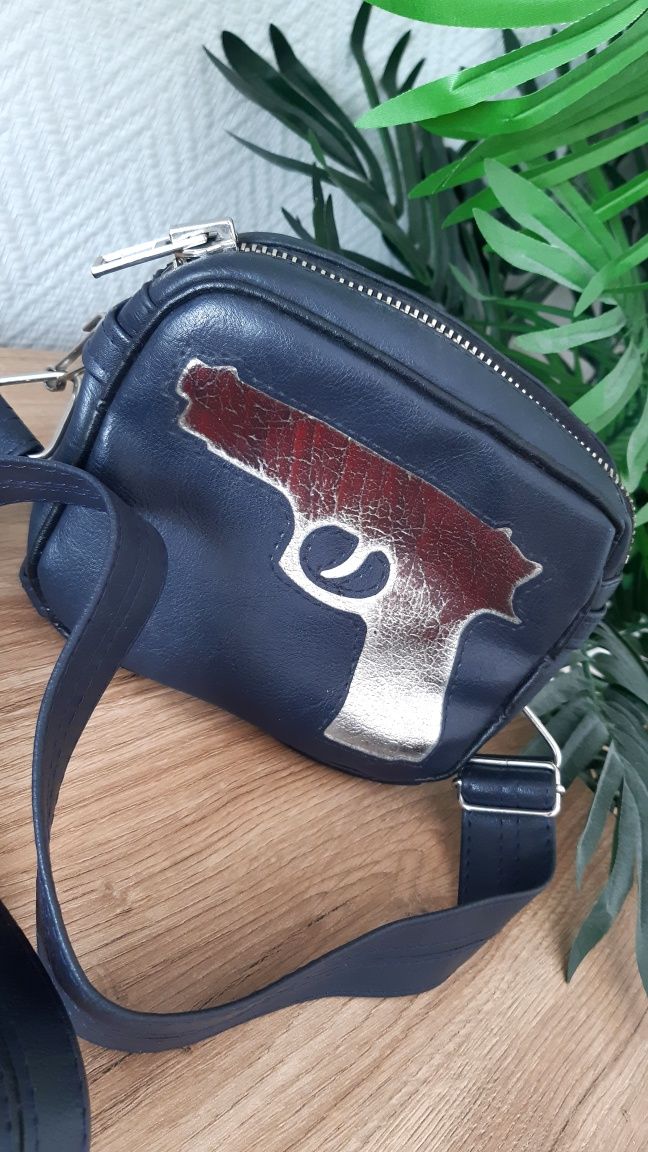 Torebka streetwearowa Luka Bandita czarna srebrny pistolet
