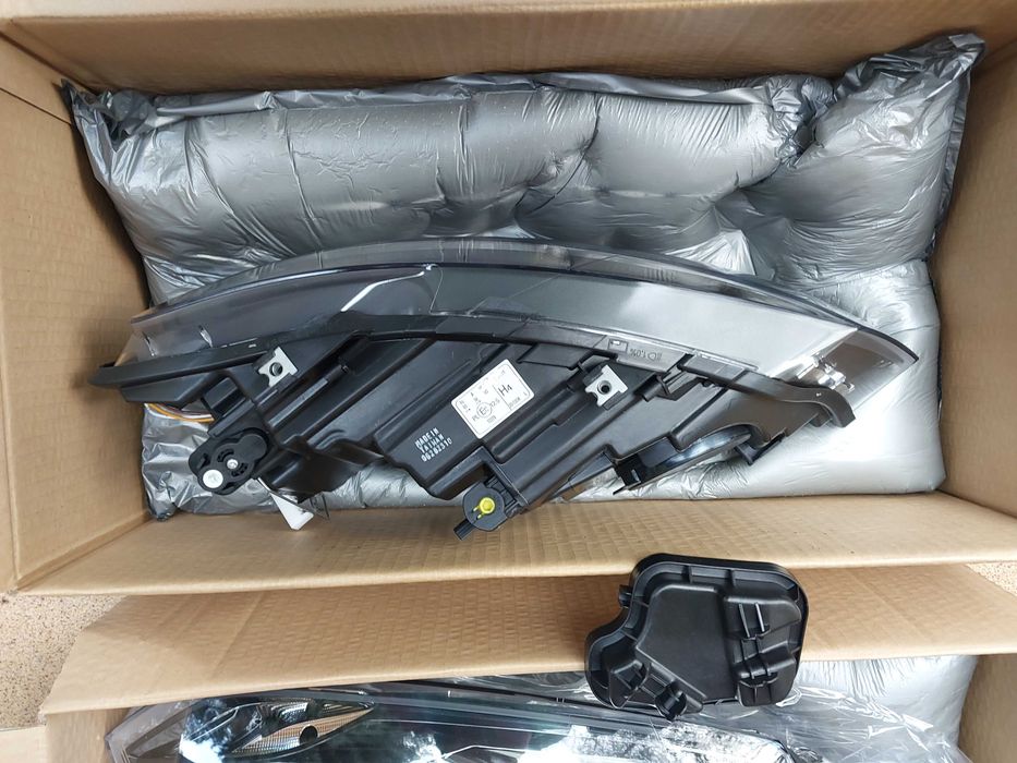 VW POLO 6R komplet lamp przednich NOWE H4