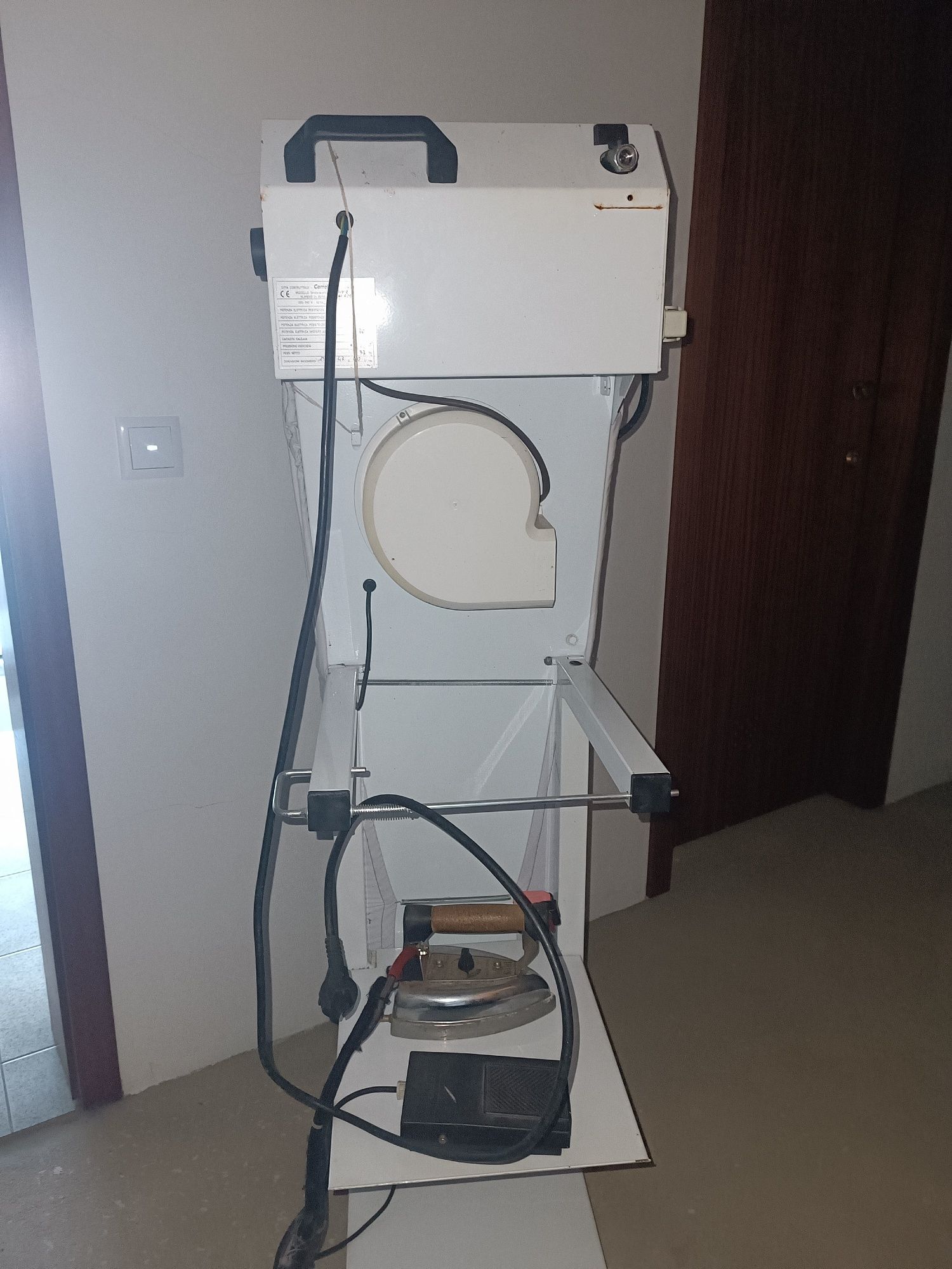 Máquina passar ferro Comel v2C