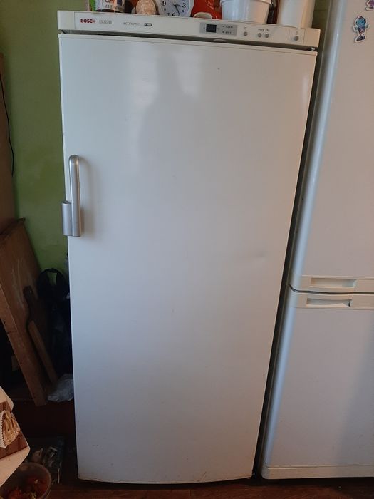 Продаю морозилку бош