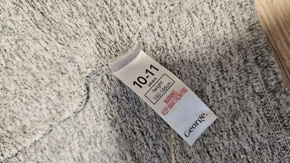 Dwie szare narzutki sweterki 134/140