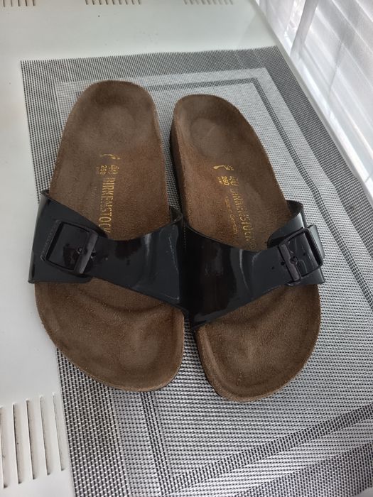 Биркенштоки шкіряні шльопанці шльопки Birkenstock madrid 40 чорні лак