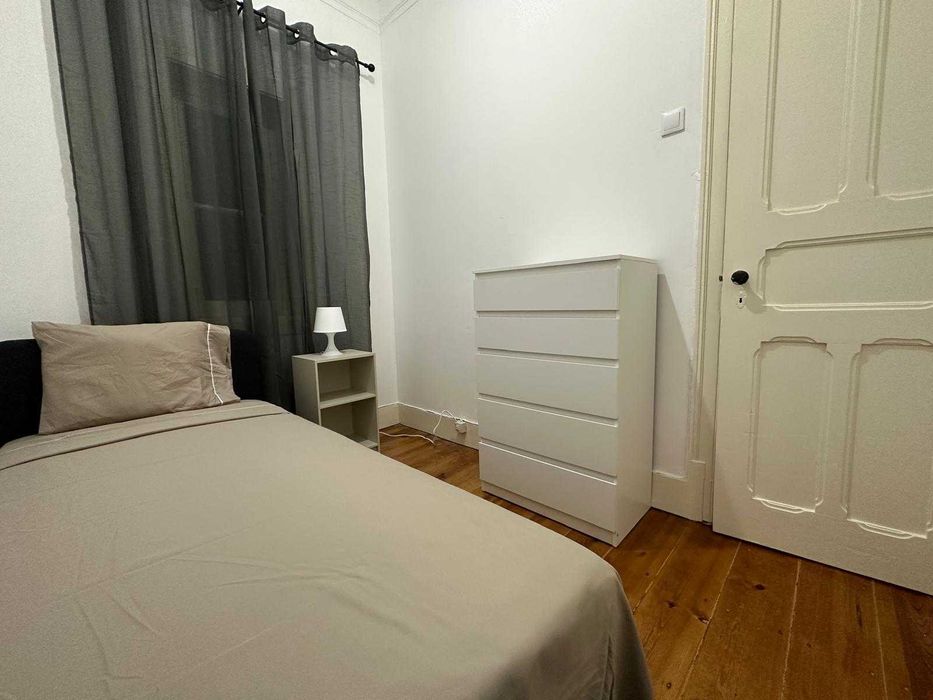 Quartos para solteiros próximo ao Saldanha com despesas inclusas