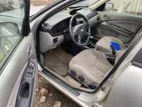 Деталі салона nissan almera n16 2000 року
