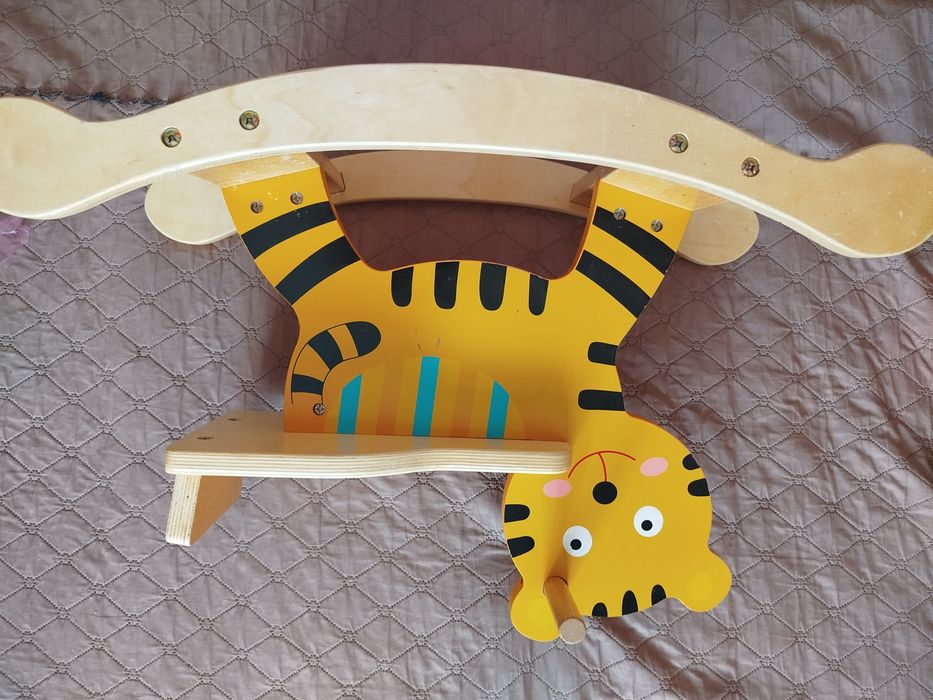 Дерев'яна гойдалка тигрик для дитини