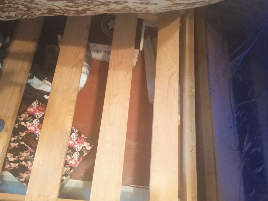 Кровать односпальняя матрас односпальние в гарному стані одяг вудочка