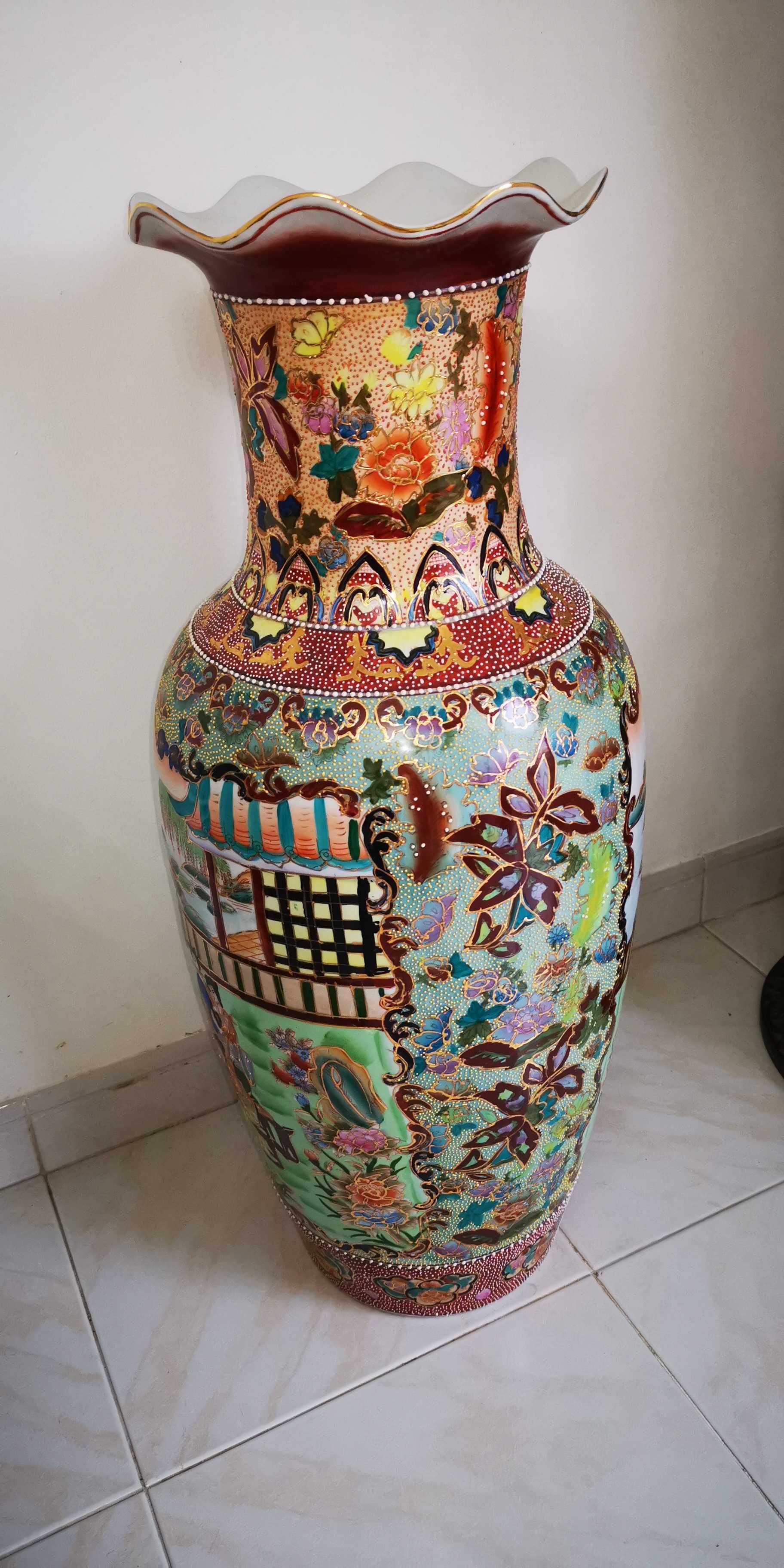 Jarrão Oriental elegante de porcelana