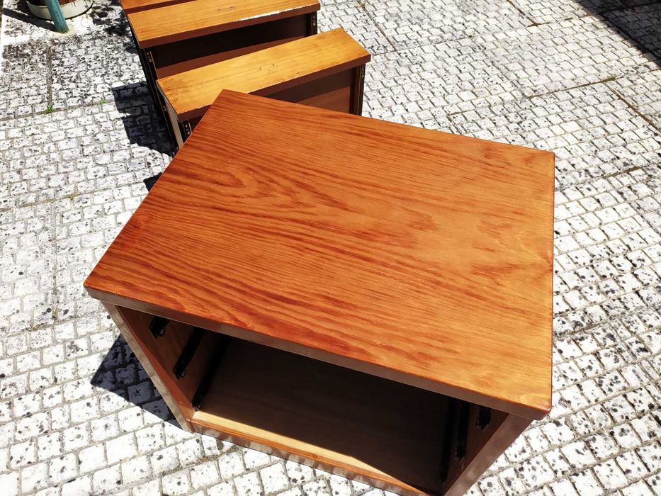 Mobília de quarto em madeira