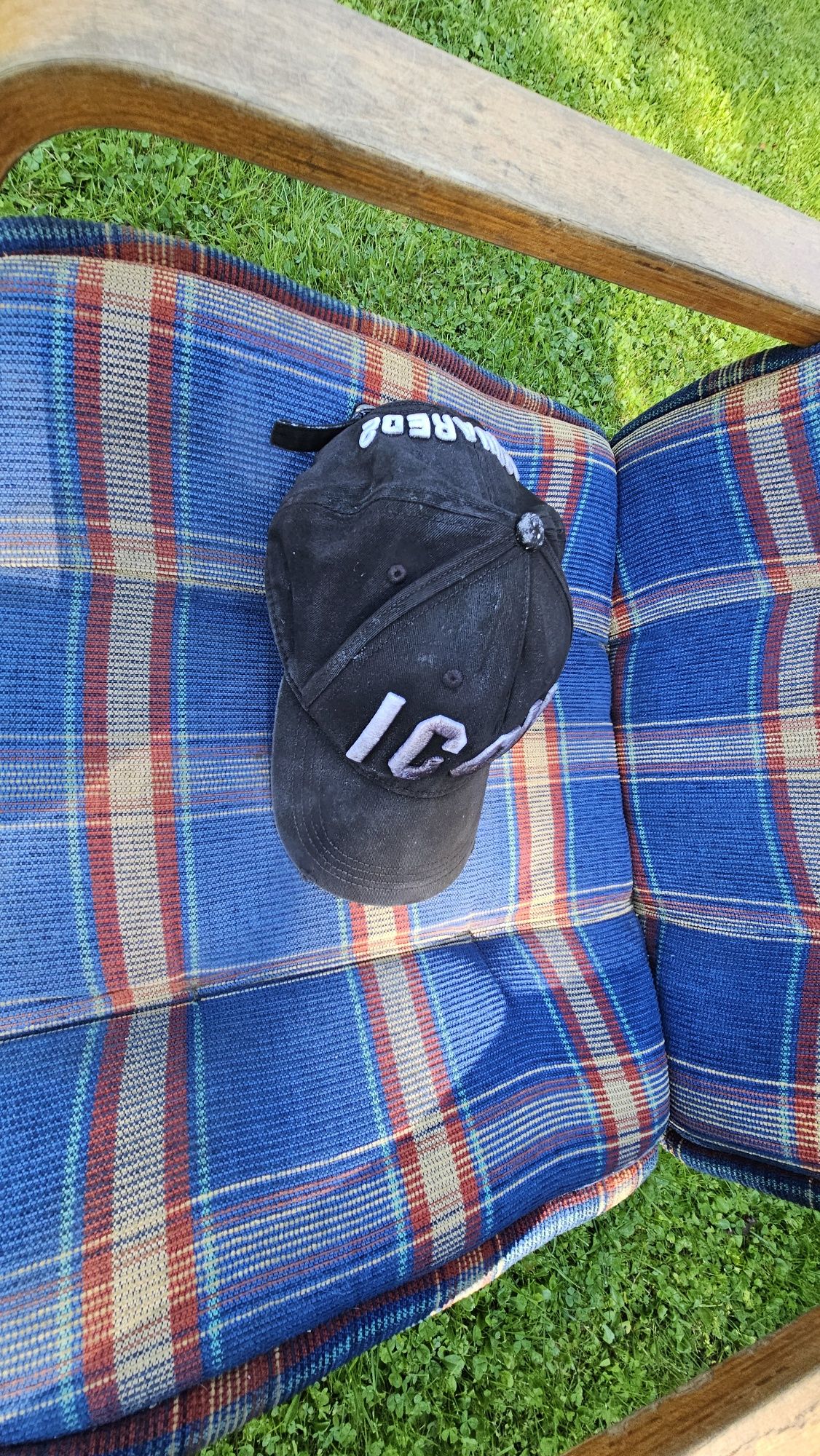 Czapka icon  dsquared2