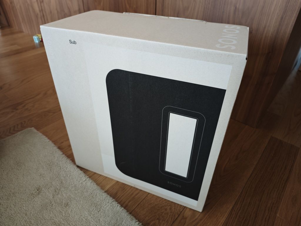 Sistema surround Sonos (Sonos Playbar + Sub 3 + 2x Play 1 + 2x sup. Pé