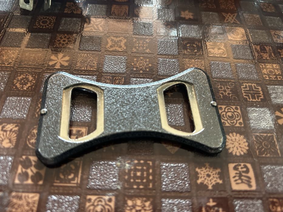 Відкривачка розділювач у бардачок VW