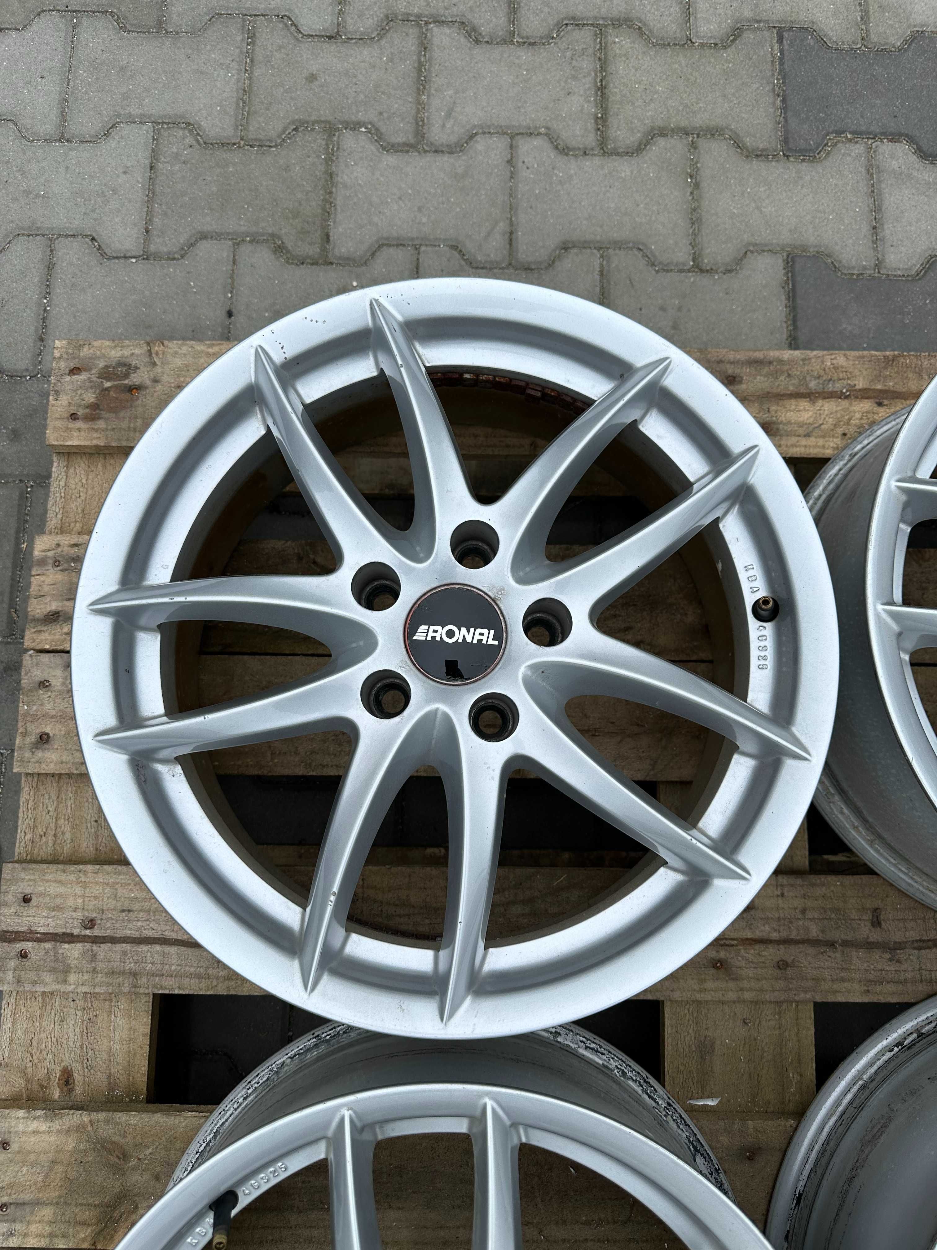 5x114,3 7jx17 17" et40 Nissan Kia Hyundai komplet Ronal