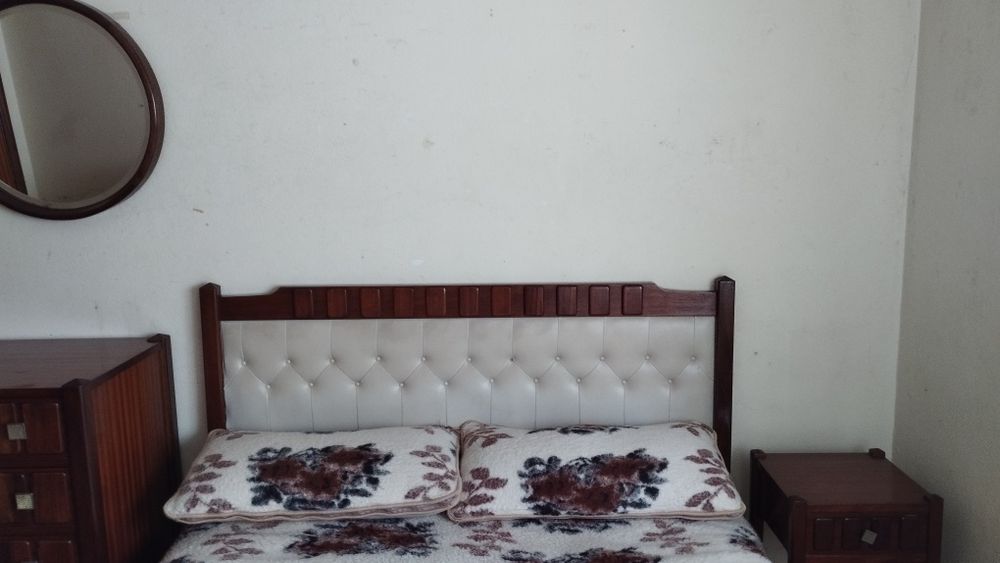 Vendo mobilia de quarto de casal em mogno