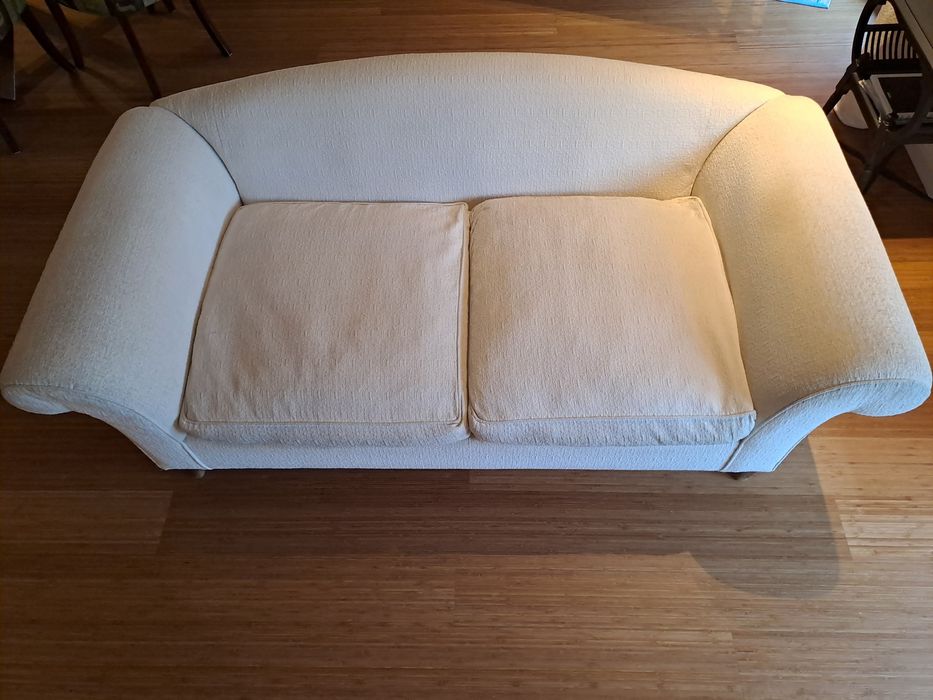 Sofá de três lugares