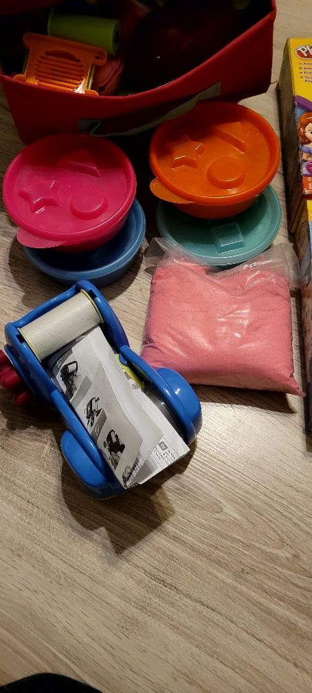 Zestaw play-doh, foremki, piasek kinetyczny, naklejki