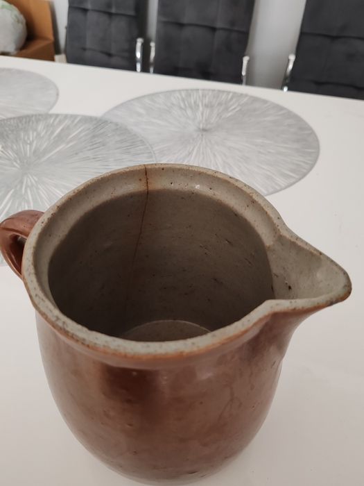 Duży gliniany dzban