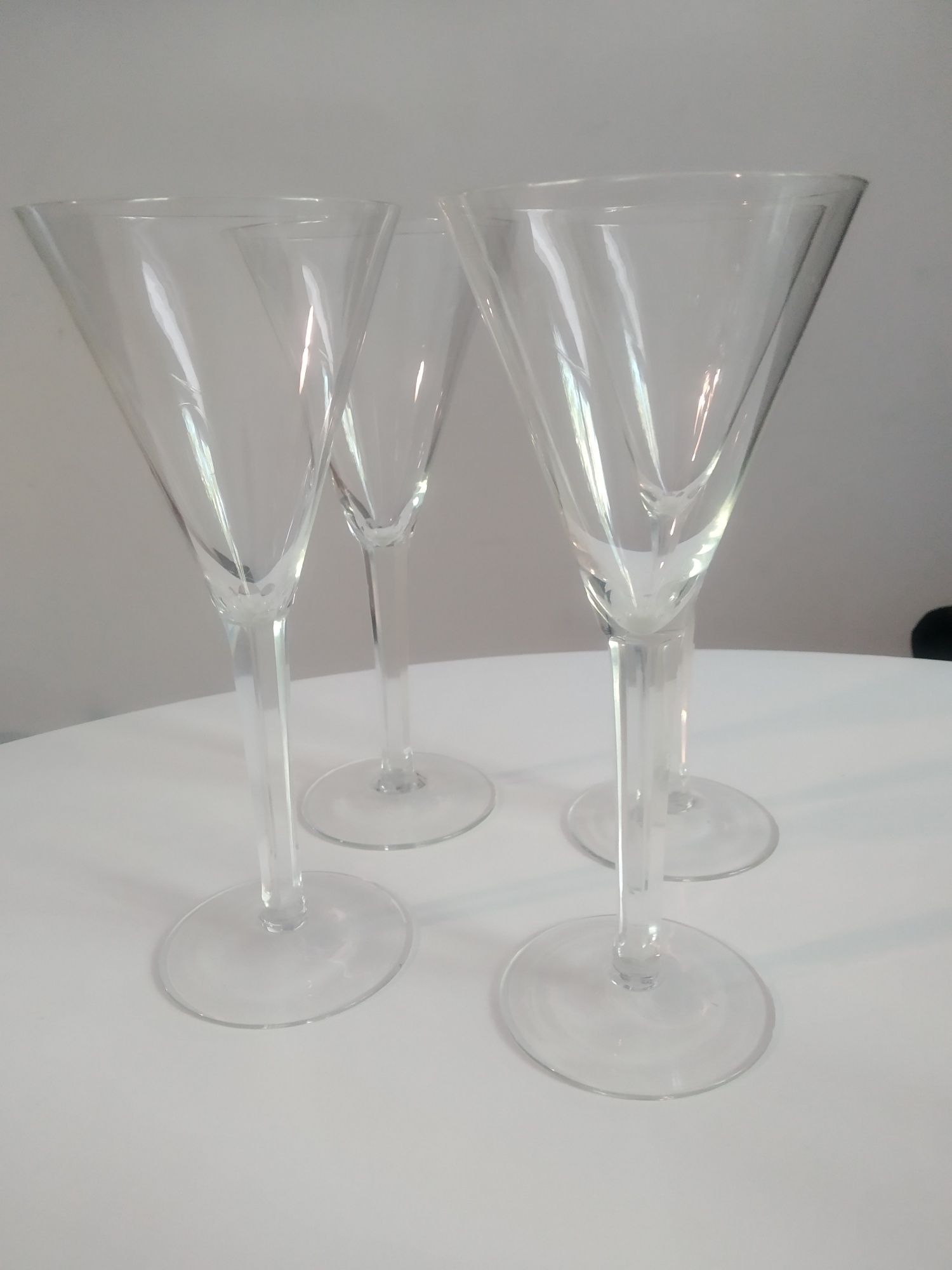 4 kieliszki do martini, drinków, szampana