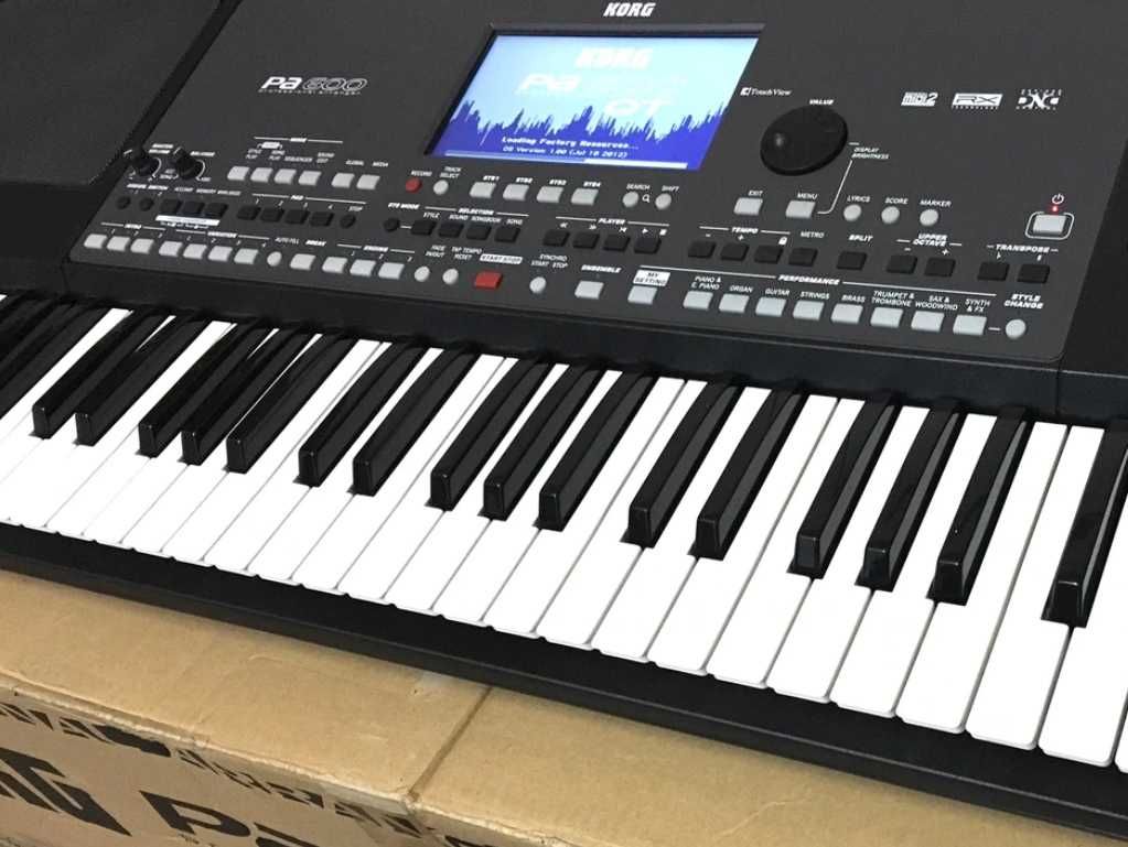 Korg PA600 selado por estrear com garantia 3 anos e fatura em seu nome