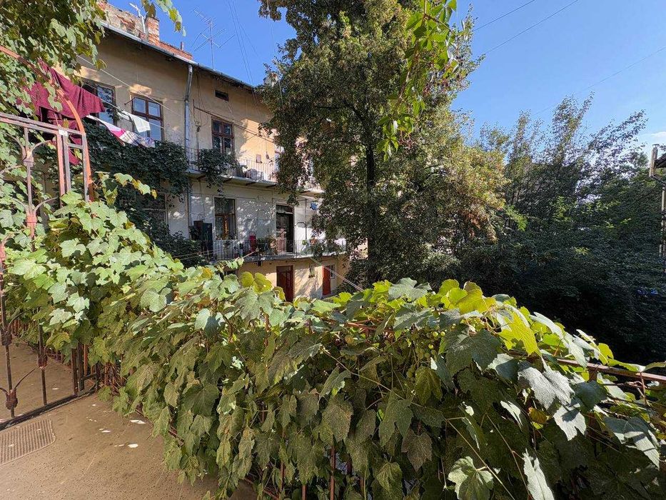 Продаж 2 кім квартира 72 м2, вул. Пекарська, м. Львів