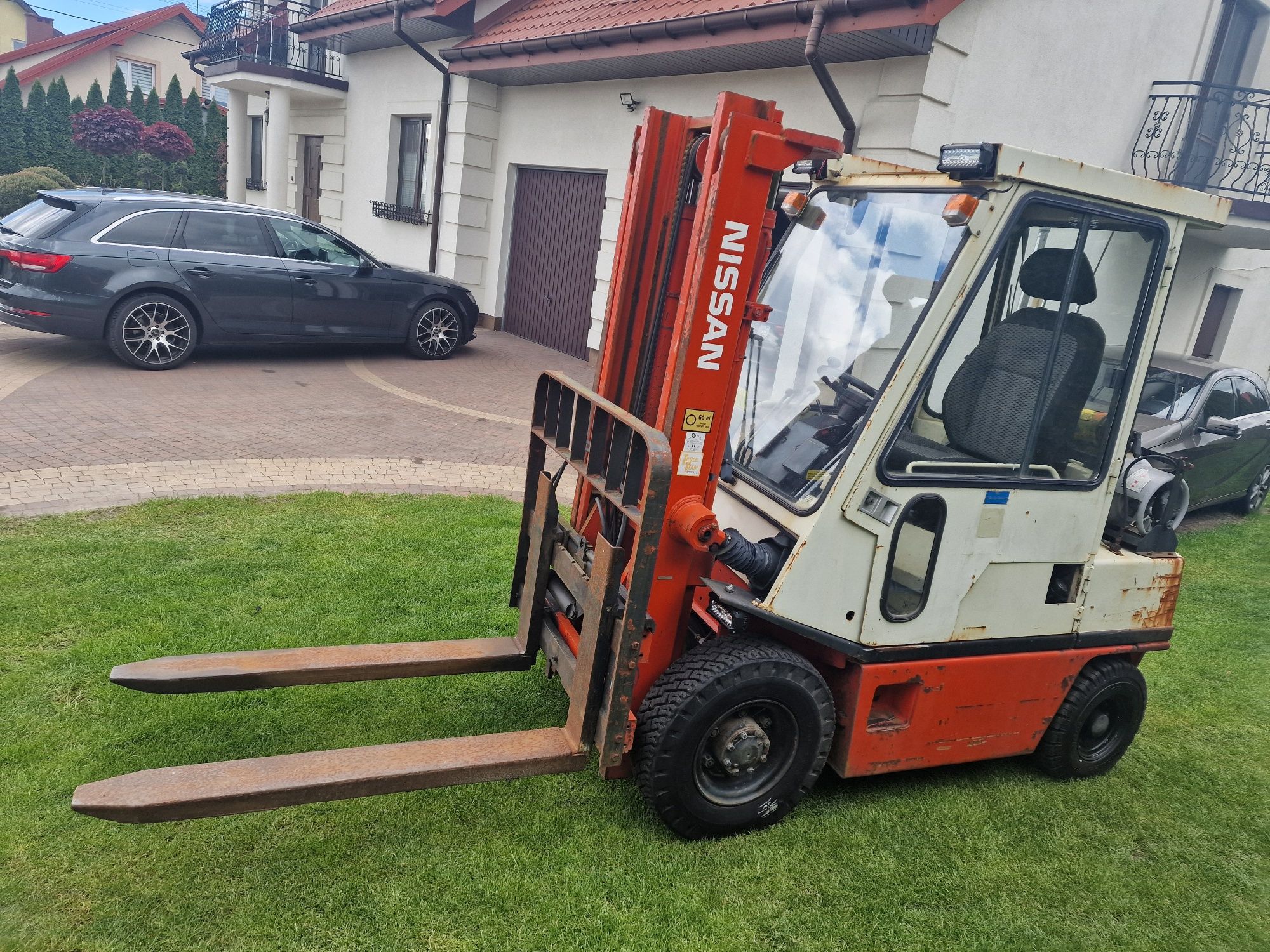 Wózek widłowy NISSAN 2.5 tony