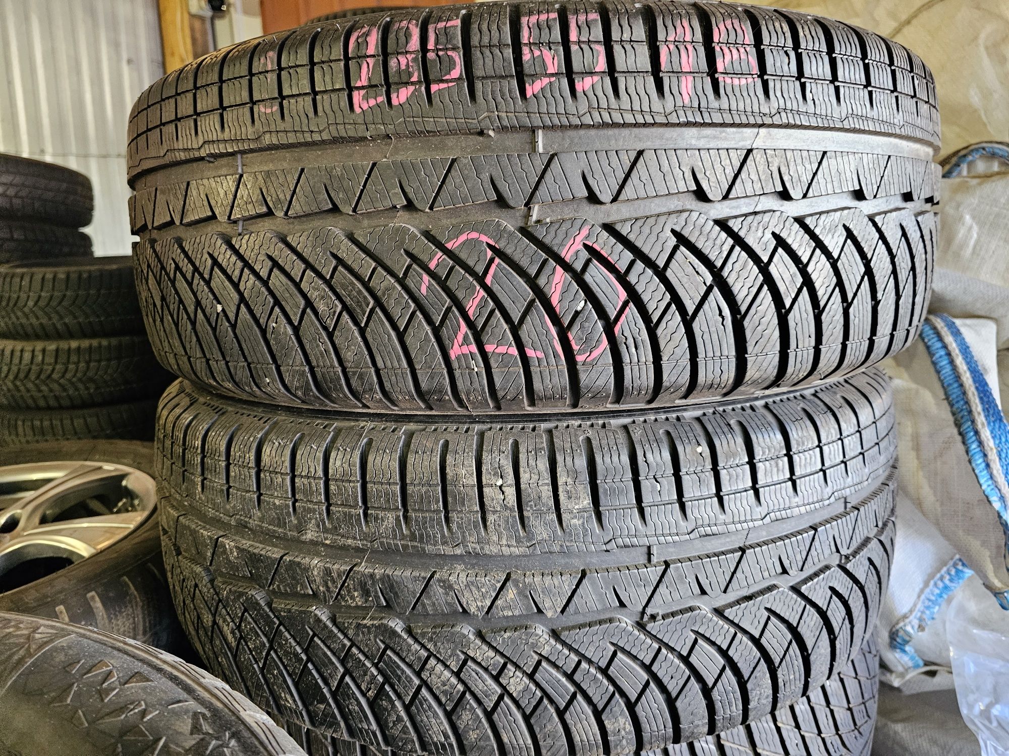 Opony Zimowe R18 235/55-8mm-2szt-Michelin