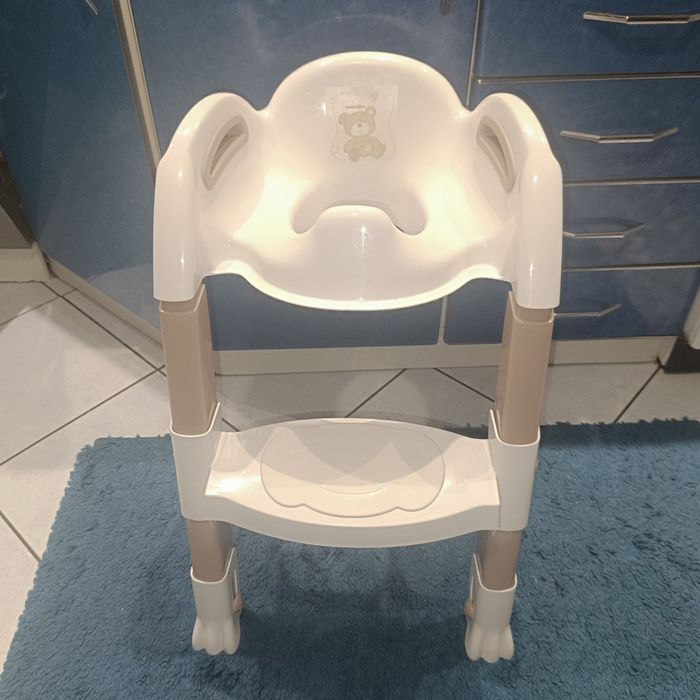 Nakładka na toaletę że schodkami