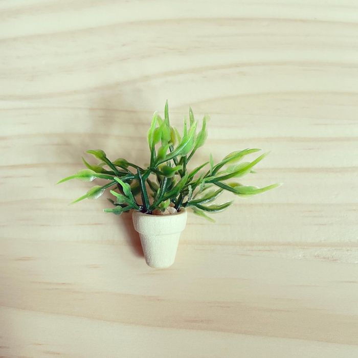 Roślinka w drewnianej doniczce dla myszek maileg do domku barbie