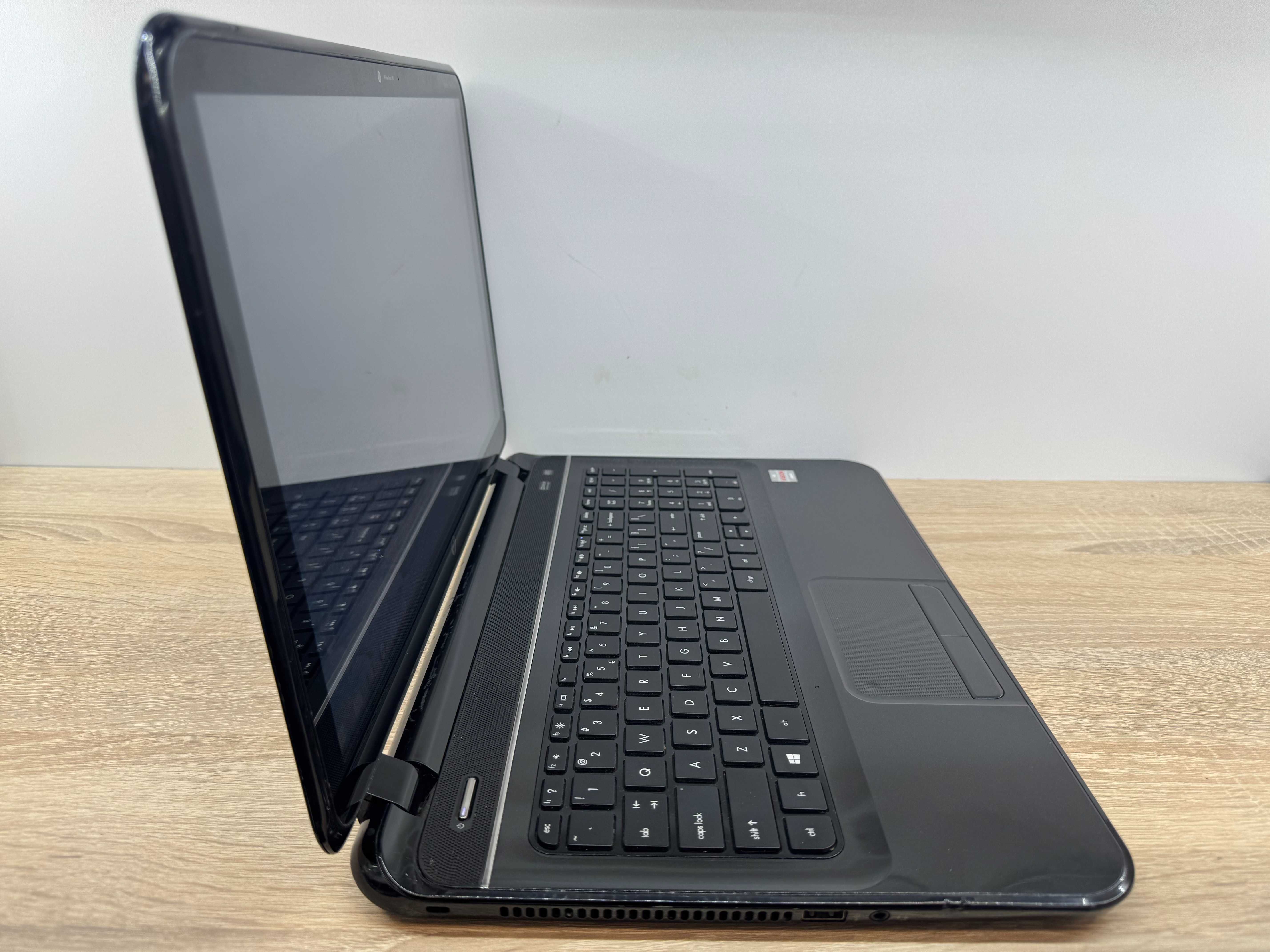 Laptop HP Pavilion 15-b155sw AMD A4 / 4 GB RAM /512 GB SSD / DOTYKOWY