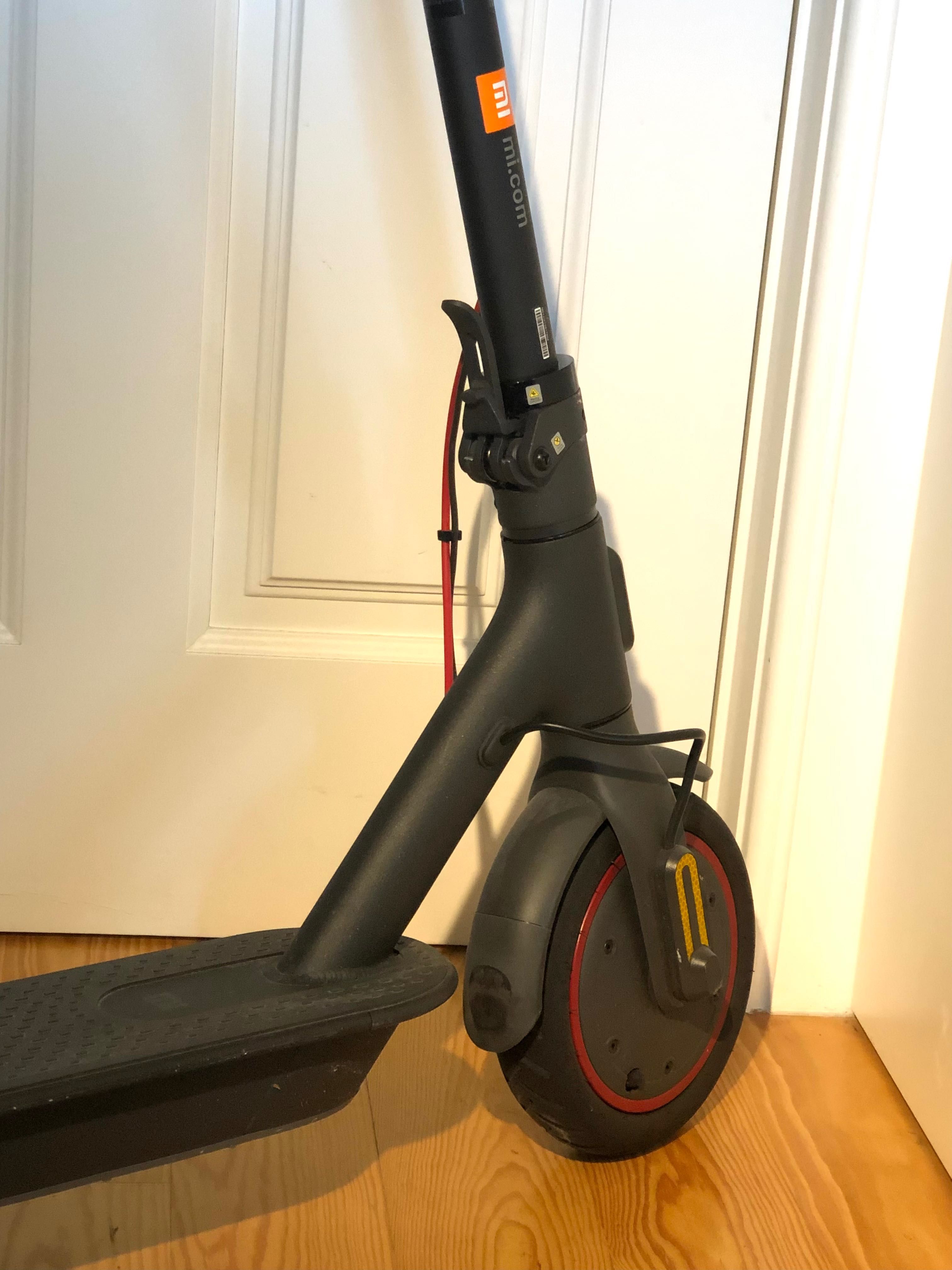 Xiaomi Mi Electric Scooter Pro 2  + capacete