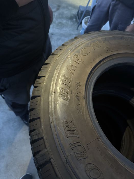 Pneus 31/10.5/15 semi novos impecaveis fedima