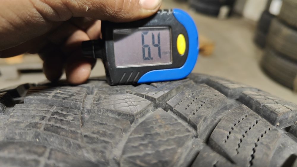 255/55r19 Goodyear UltraGrip Performance dot 2721