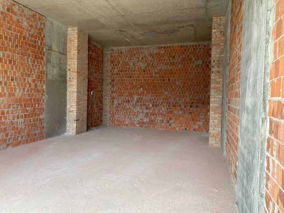 Оренда 60м2, 1 рік - 1грн., 2 рік - 18000грн., вул. К. Мікльоша 20А.