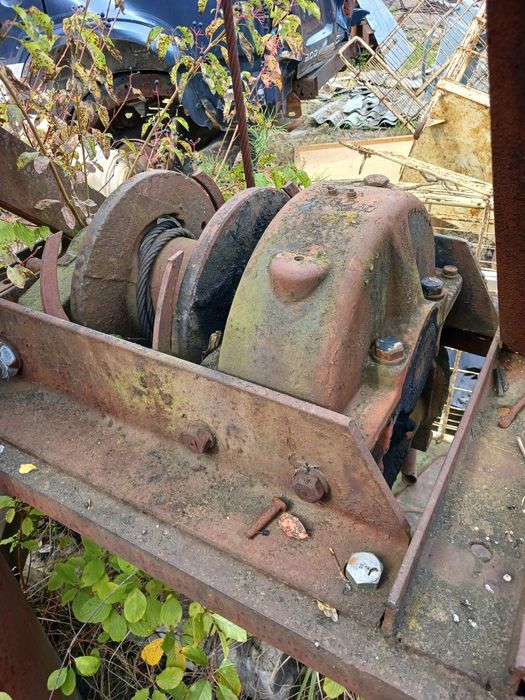 Лебідка,  кран балка для ремонту техніки