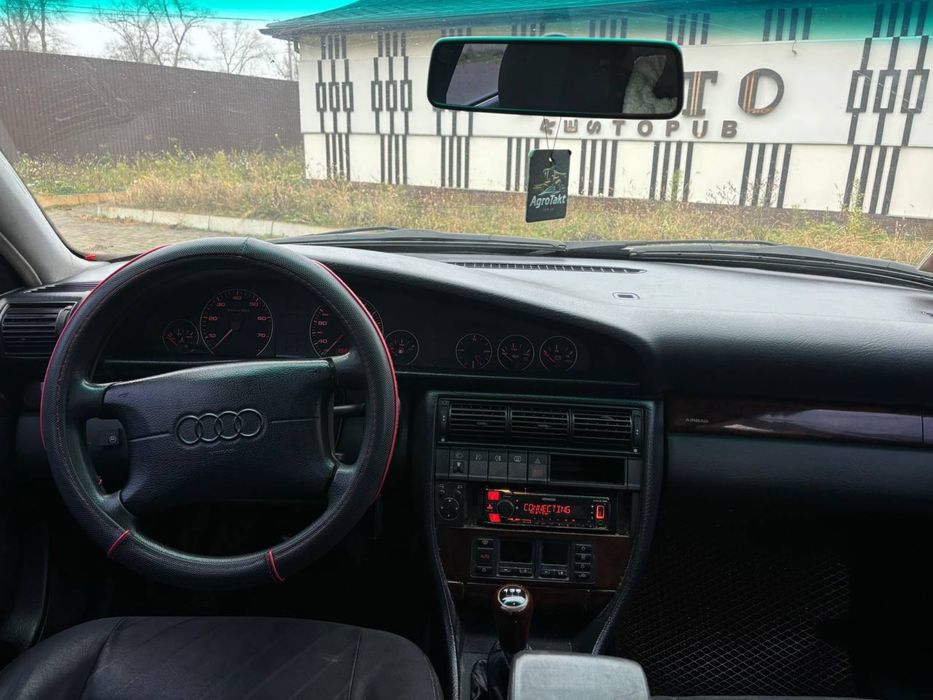 Продам Audi A6C4 1996рік 2.6
