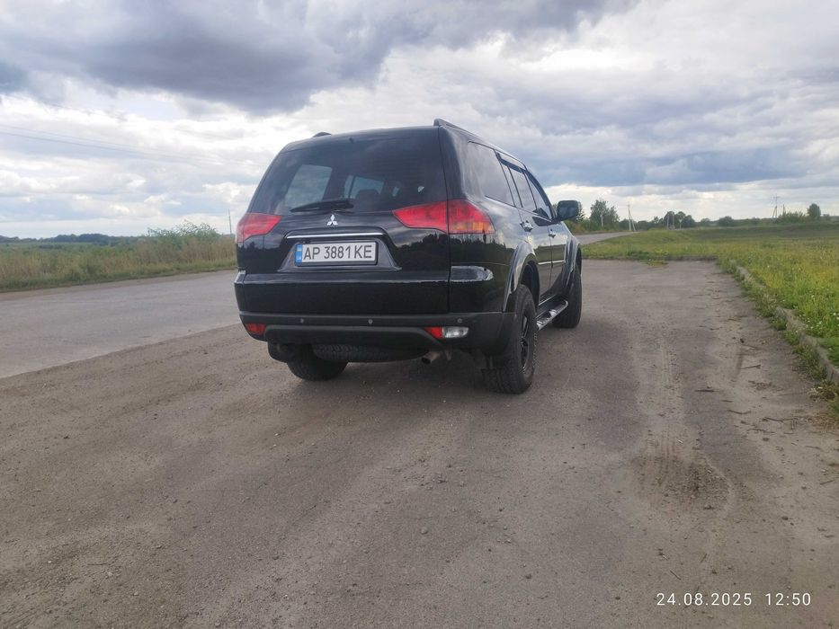 Mitsubishi pagero sport 2011