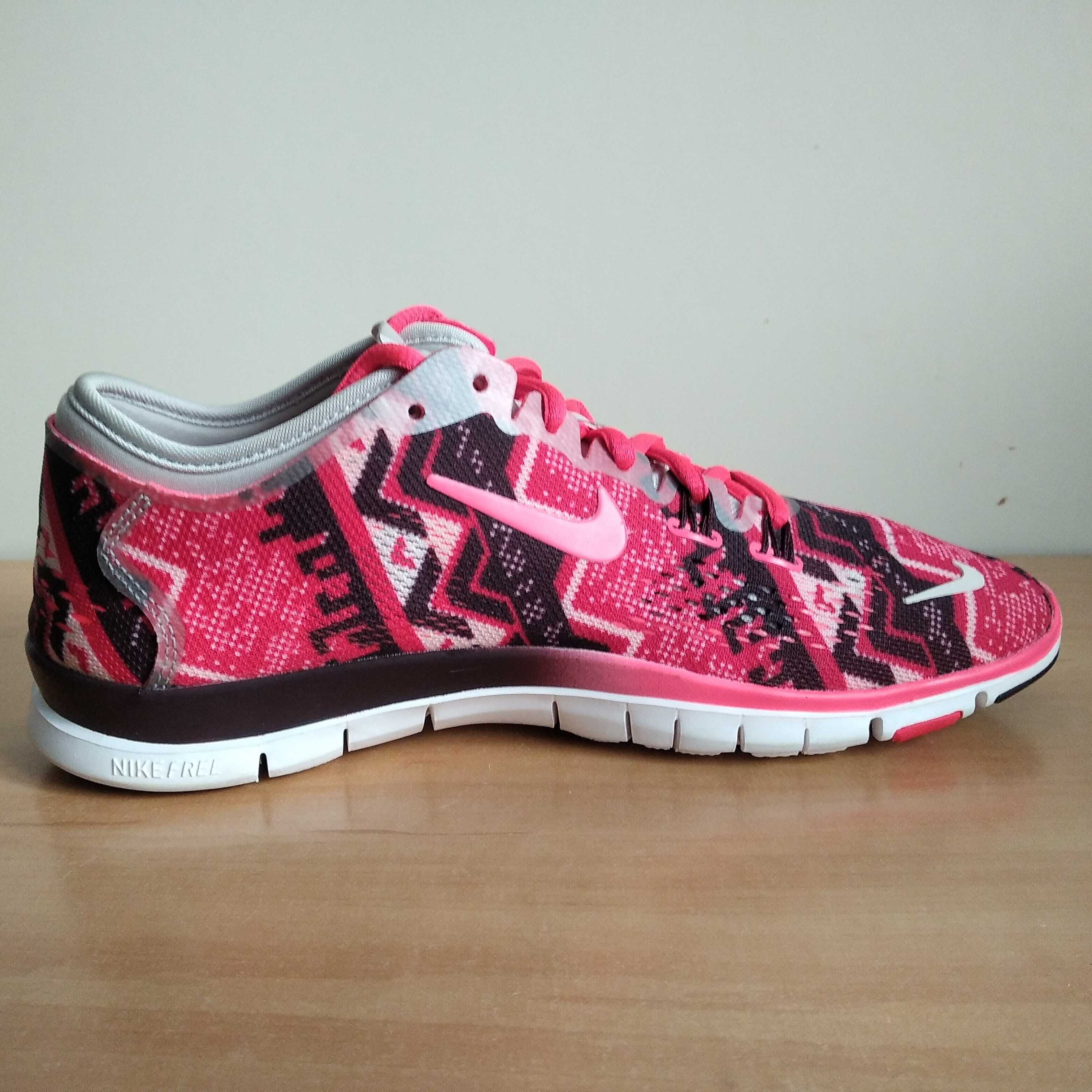 Profesjonalne buty biegowe NIKE Free Tr Fit 4 roz.eu-38.5