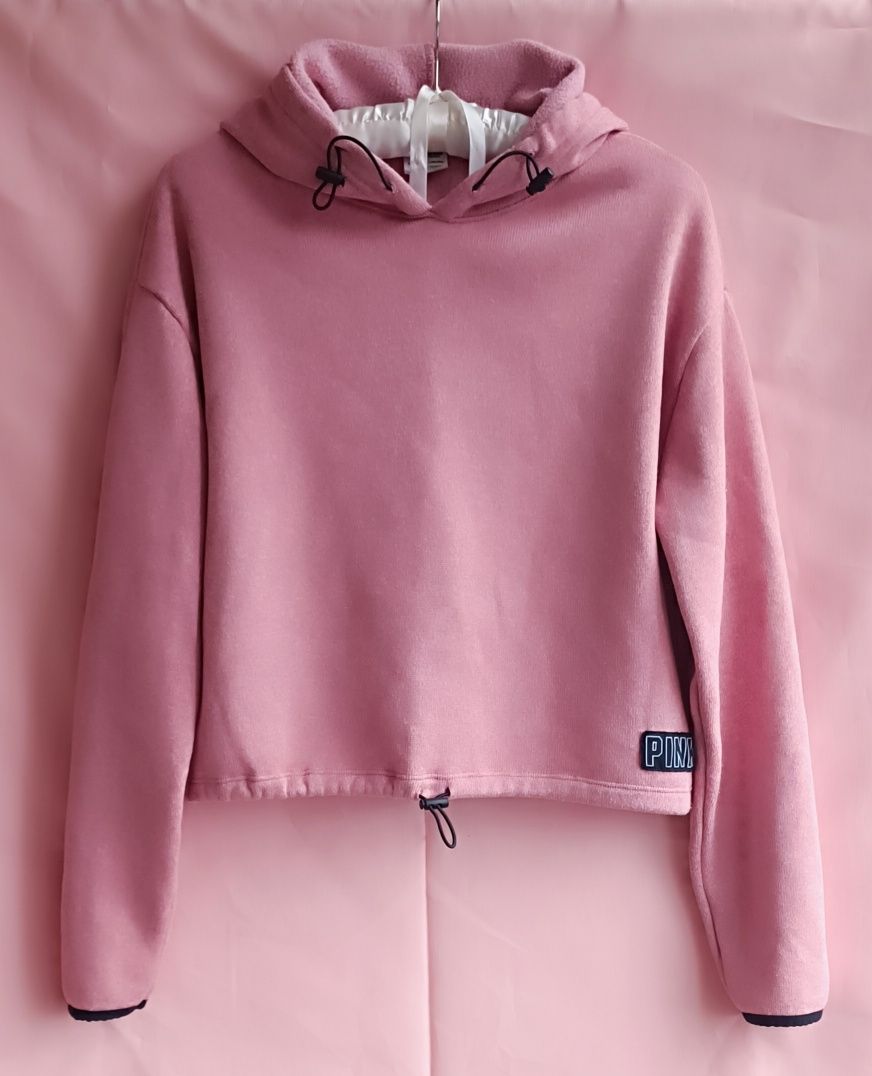 Свитер от Uniqlo.Худи от Pink Victoria's Secret.