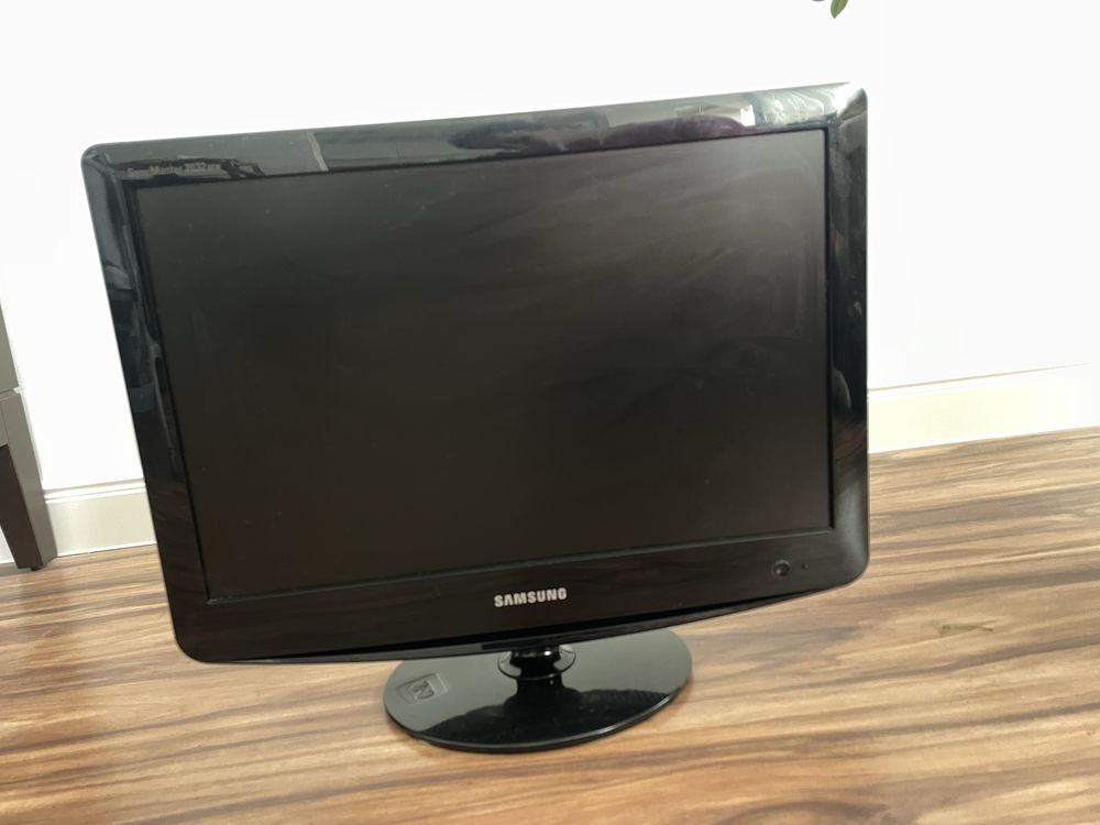 Monitor Samsung z kablem