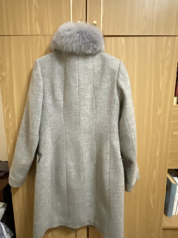 Жіноче пальто зимове сірого кольору