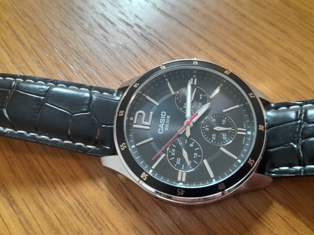 Zegarek CASIO chronograf
