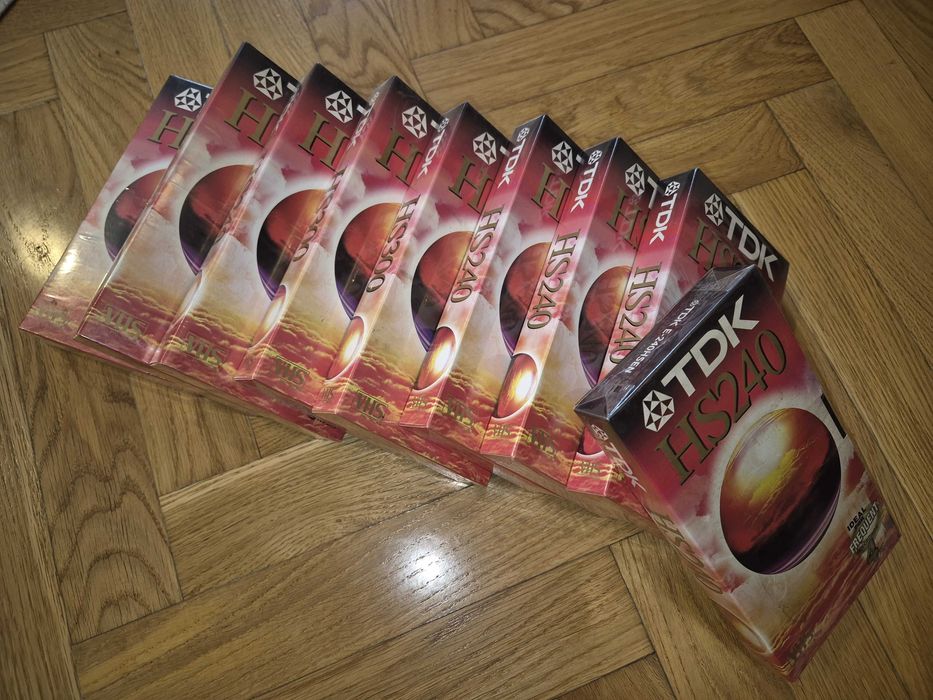 Zestaw 9 kaset magnetowidowych VHS TDK 240 i 300, nowe (czyste), folia