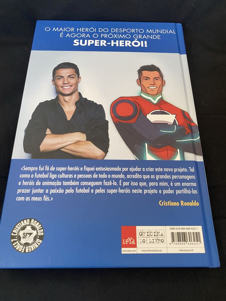 Livro “Cristiano Ronaldo Striker Fire” - BD em capa dura