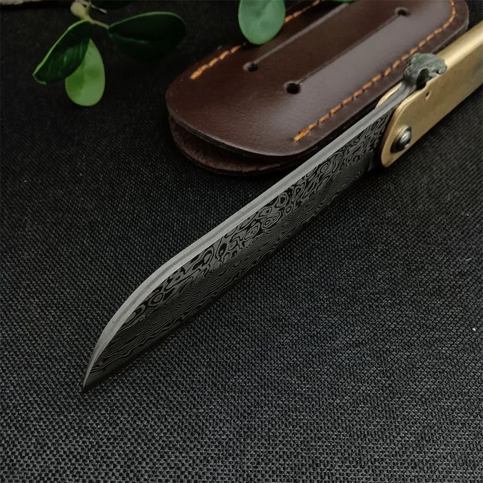 Японский складний ніж з дамаської сталі, кований.