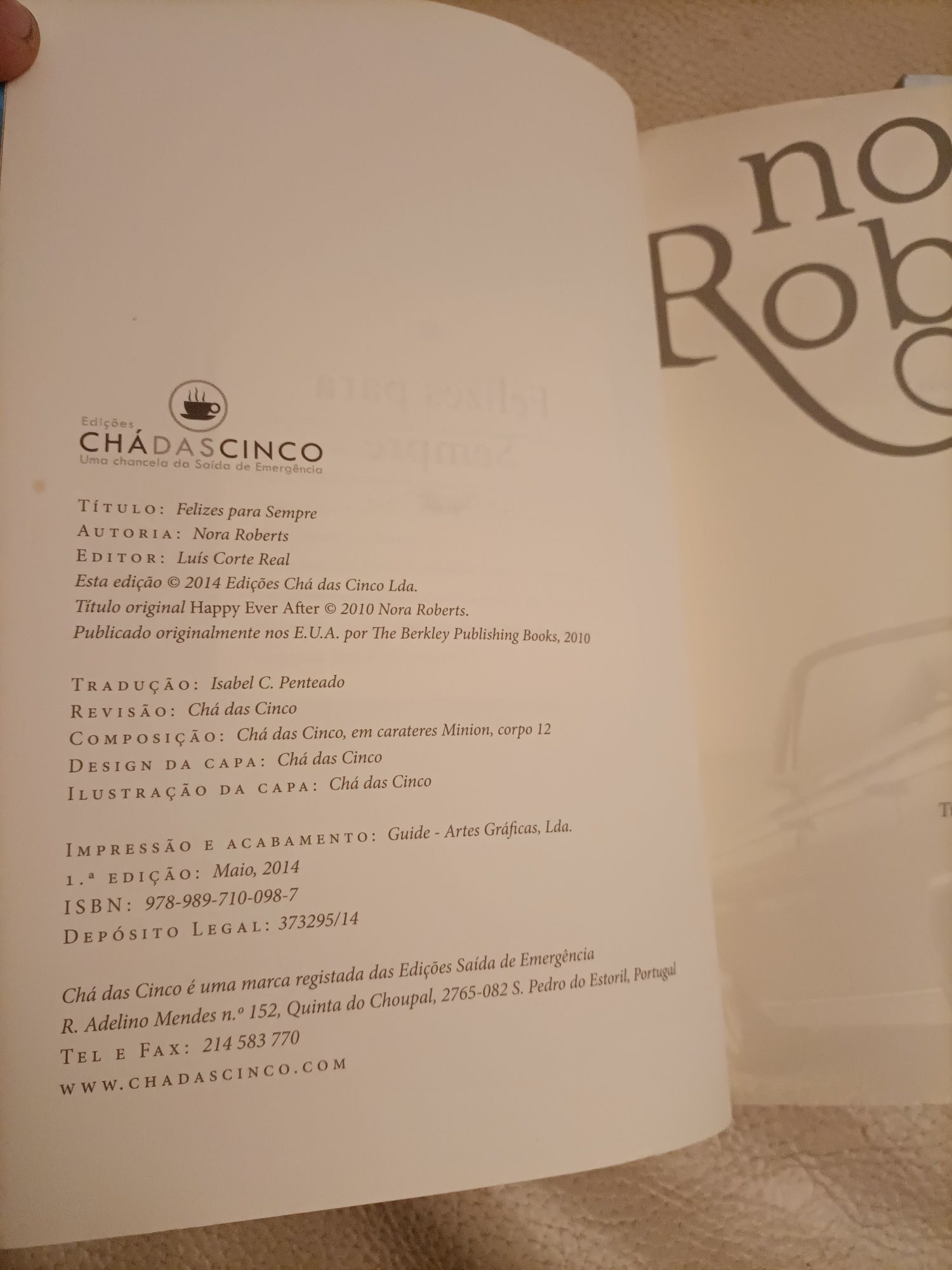 Livros Mistérios do Sul de Danielle Steel e Felizes p/Sempre de Nora